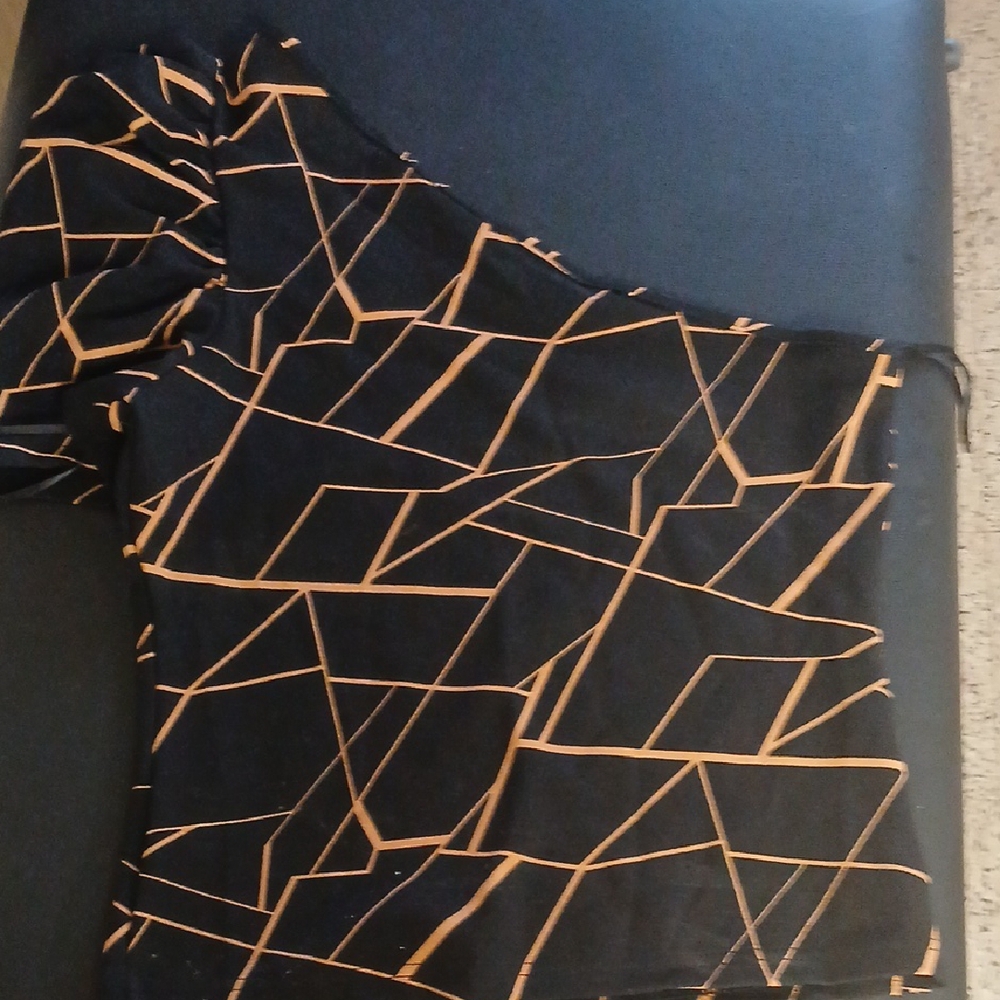 Chic Black and Tan Geometric Top